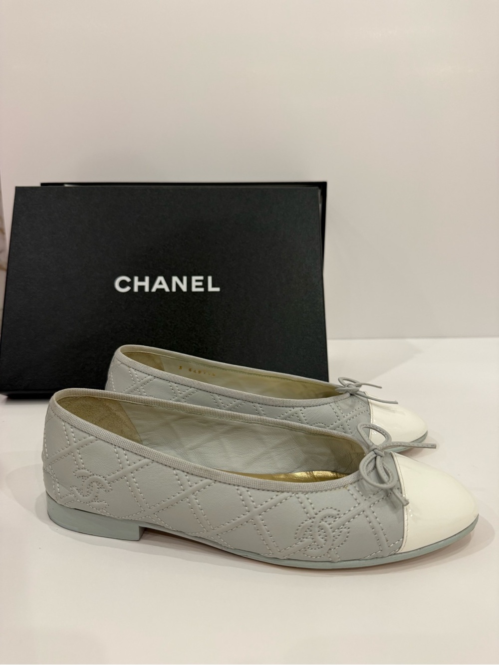 100% AUTHENTIC CHANEL Blue Gray Quilted Leather Ballet Flats with White Cap Toe - Picture 2 of 12